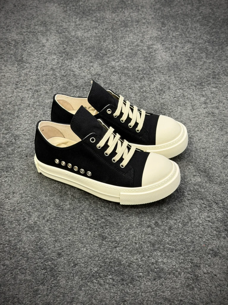 R 0wens DRKSHDW Black Milk Low Sneakers Angeled View