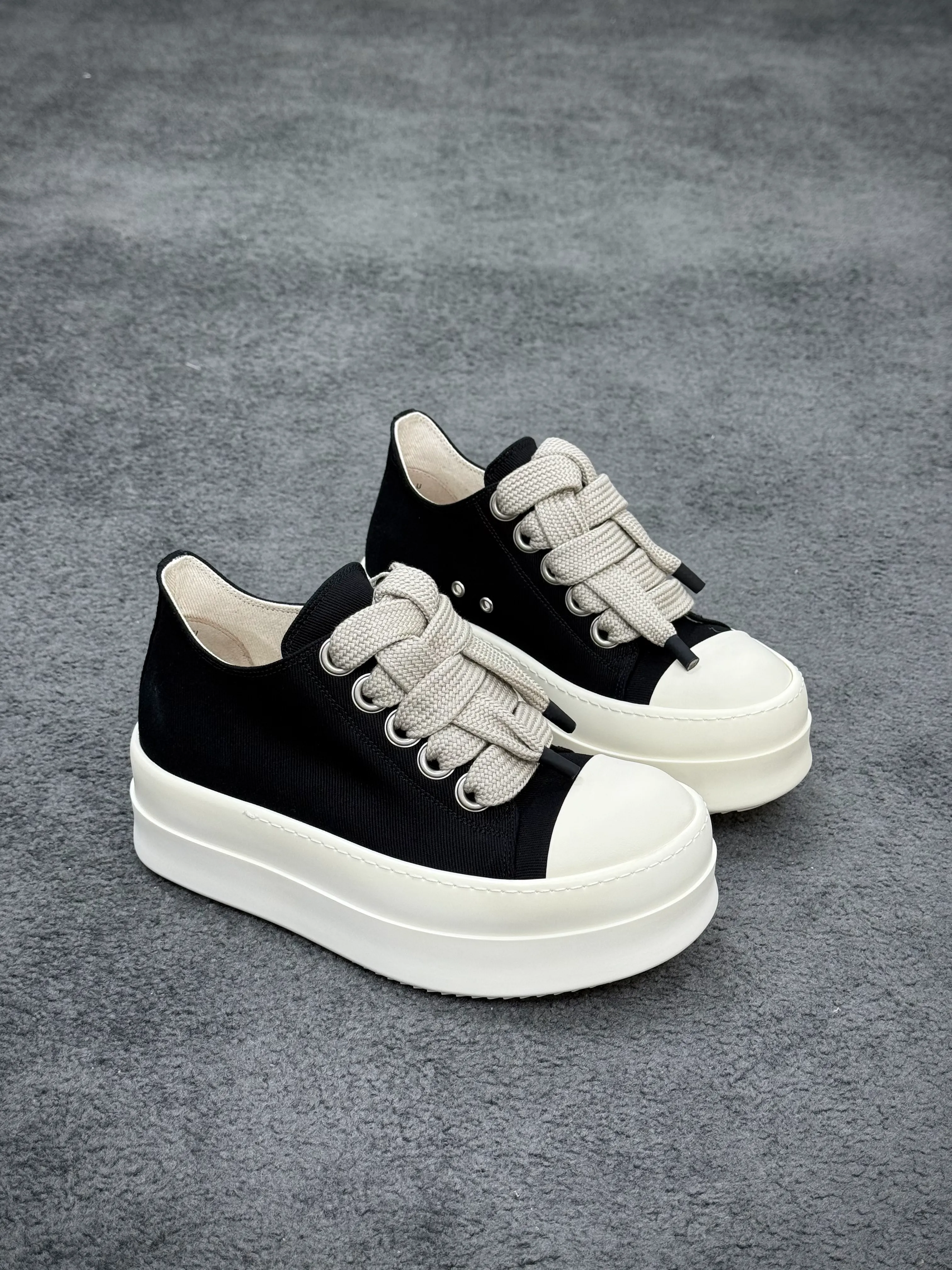 R 0wens DRKSHDW Mega Bumper Jumbolace Low BlackMilk Sneakers Angeled View