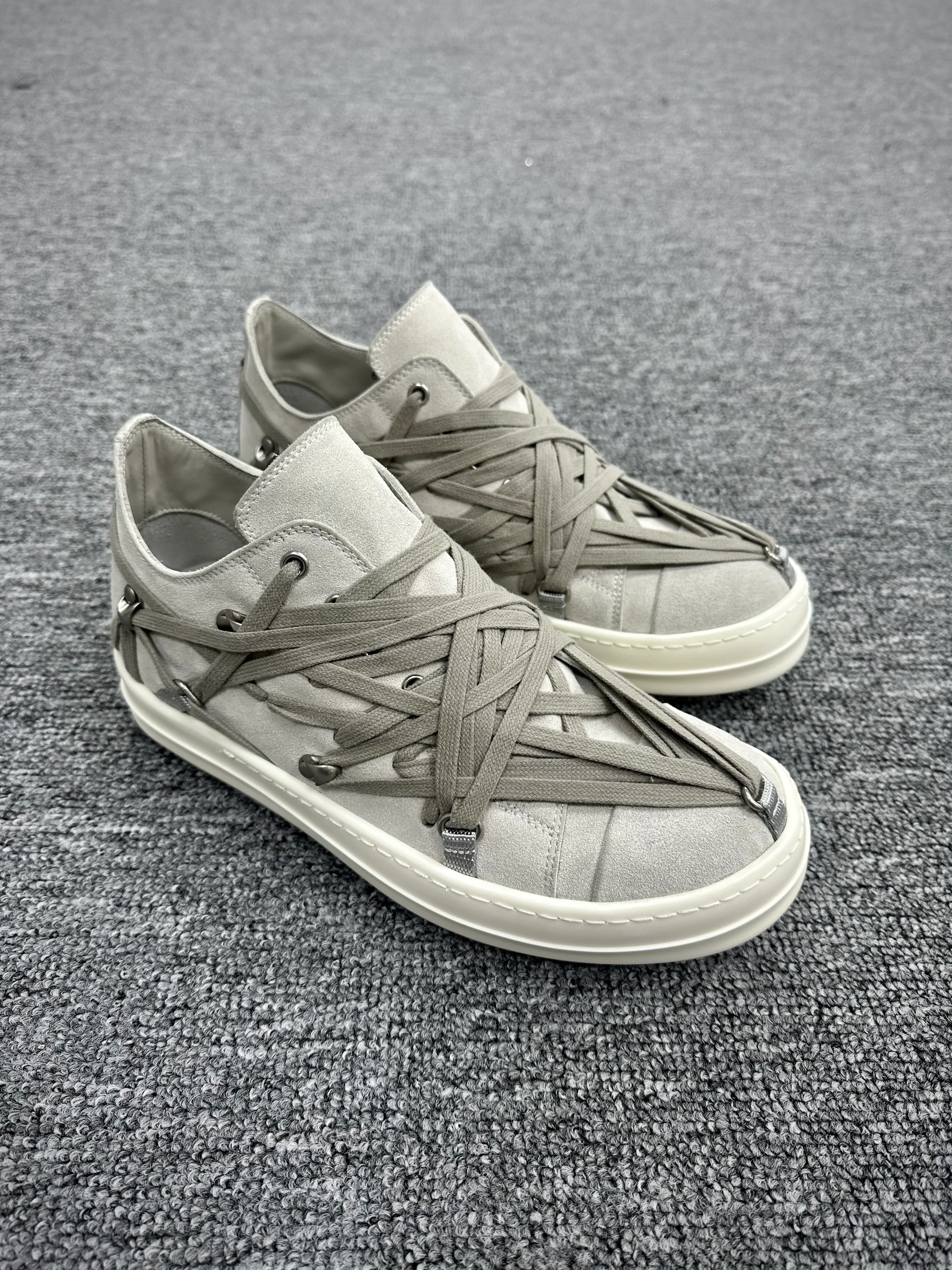 R 0wens Hollywood Megalace Dinge Grey Suede Low Sneakers Angeled View