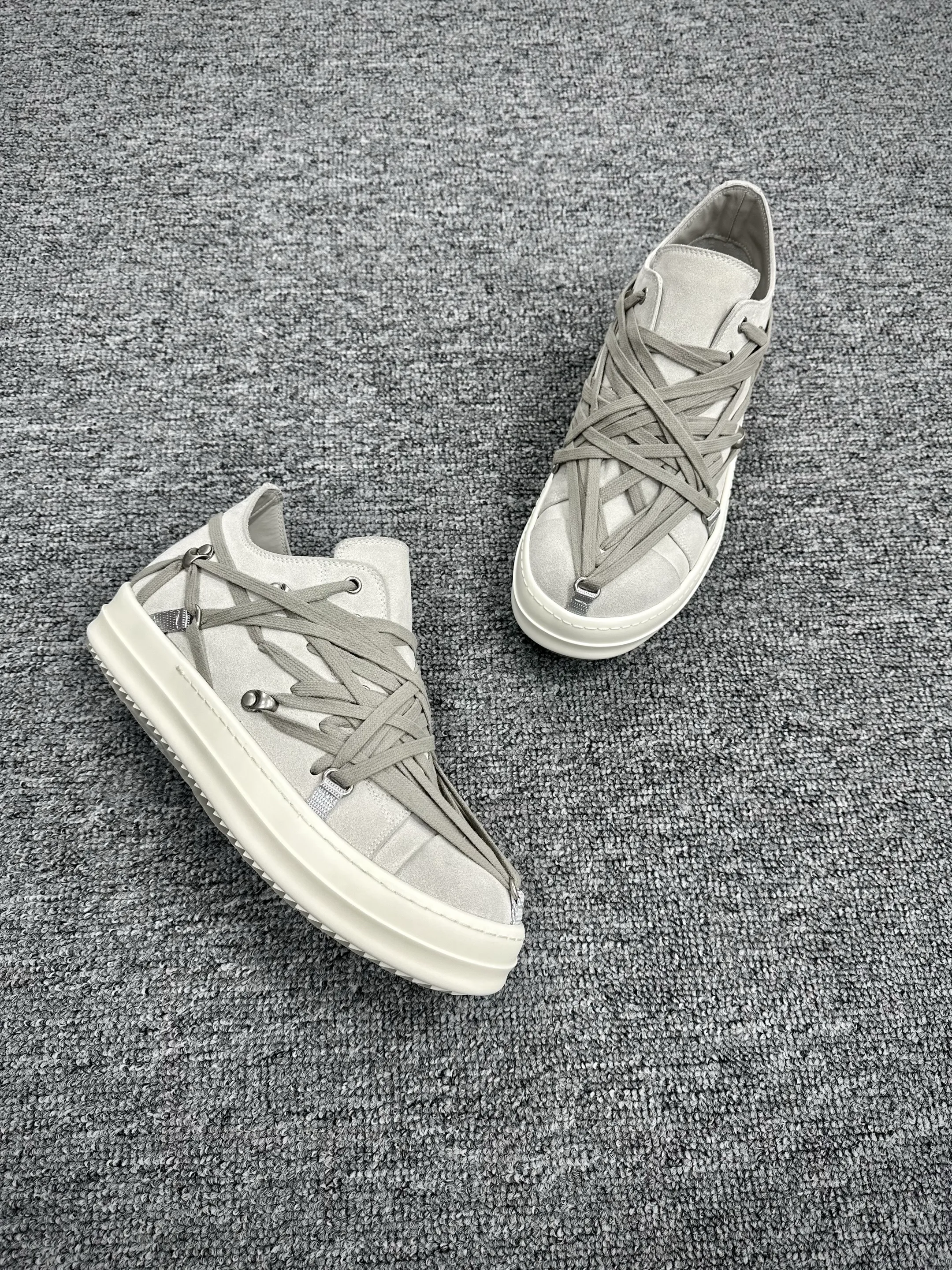 R 0wens Hollywood Megalace Dinge Grey Suede Low Sneakers