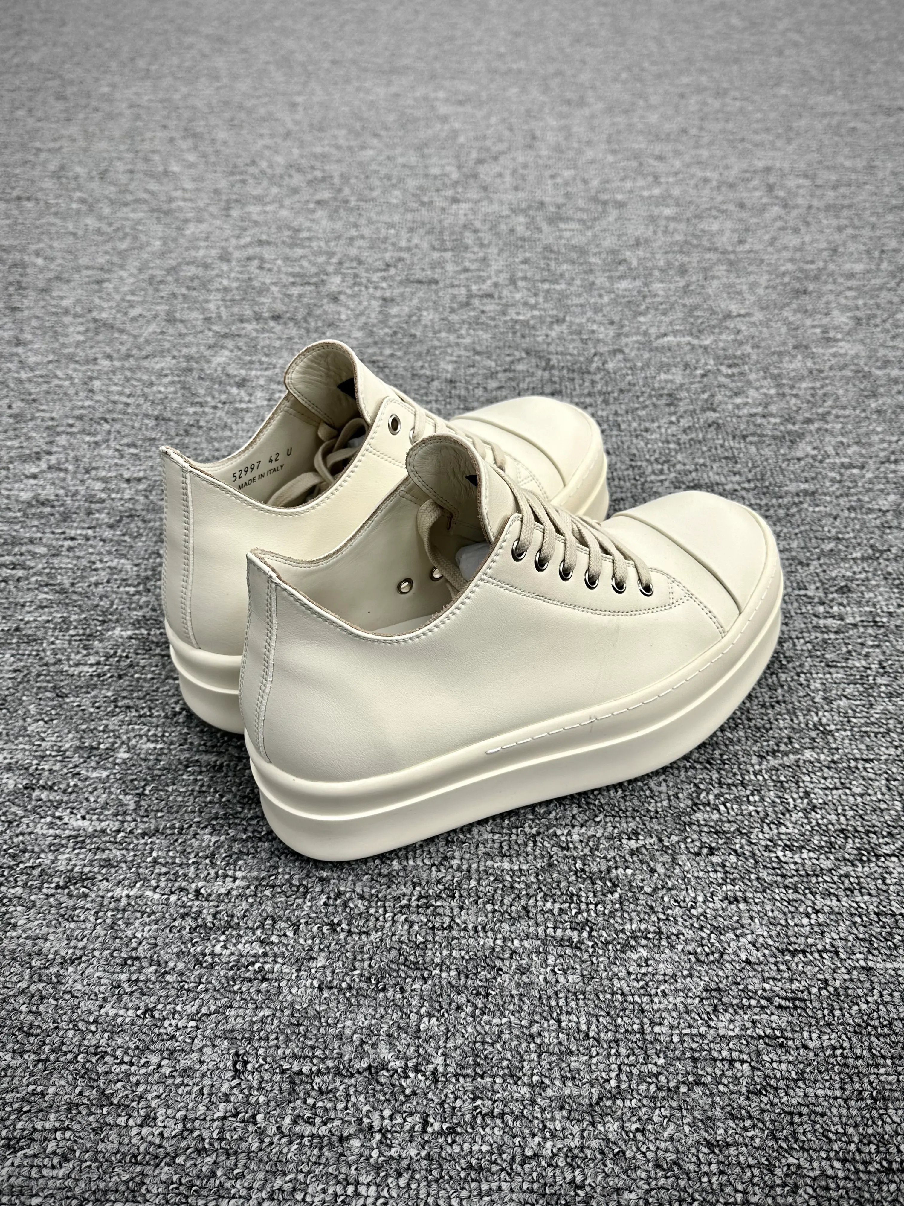 R 0wens Milk Leather Low Sneakers Angeled View