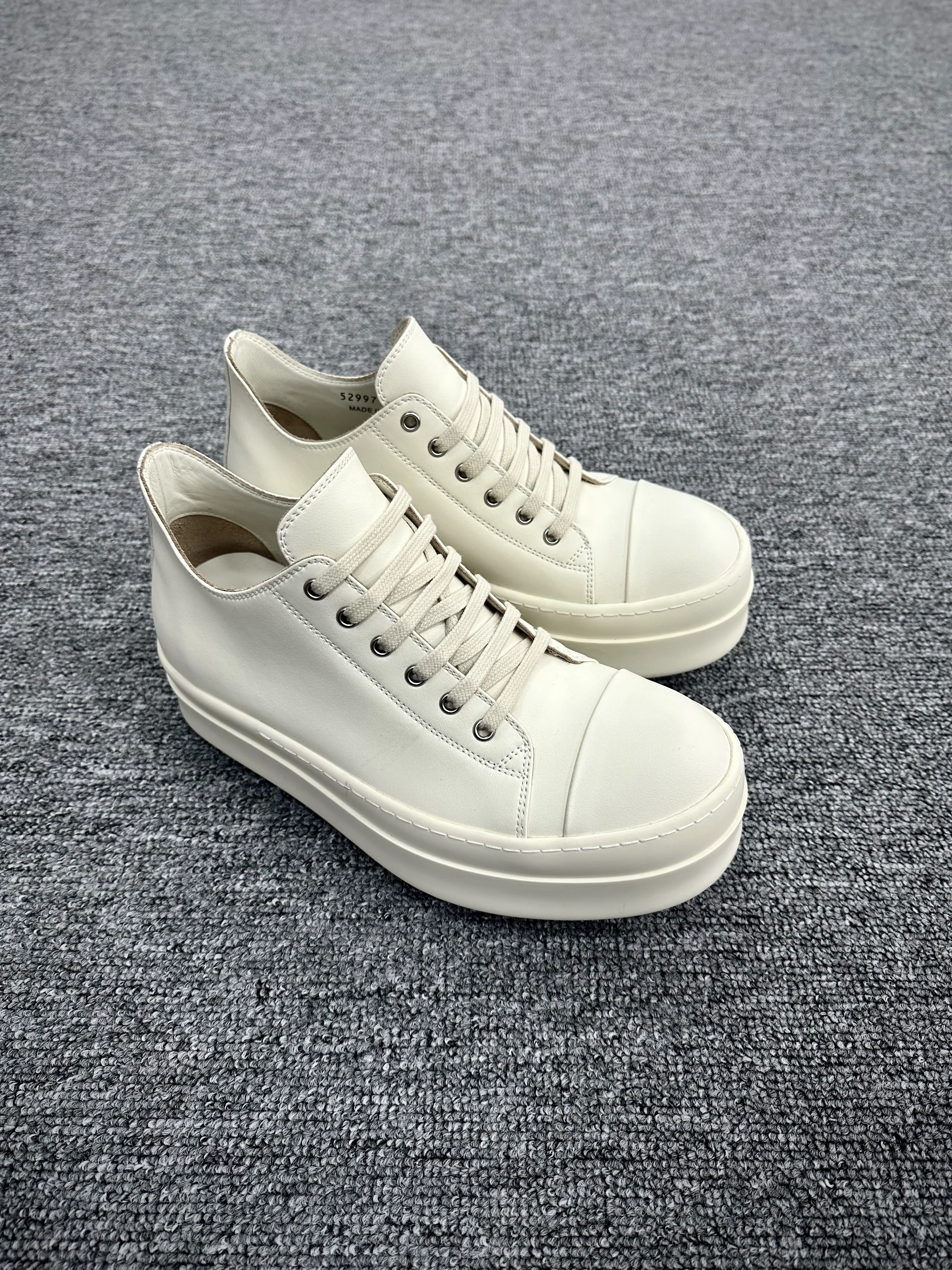 R 0wens Milk Leather Low Sneakers Angeled View