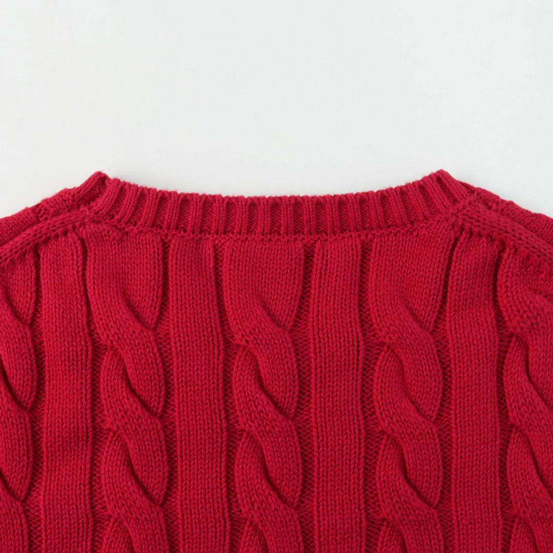 Crew Neck Detail