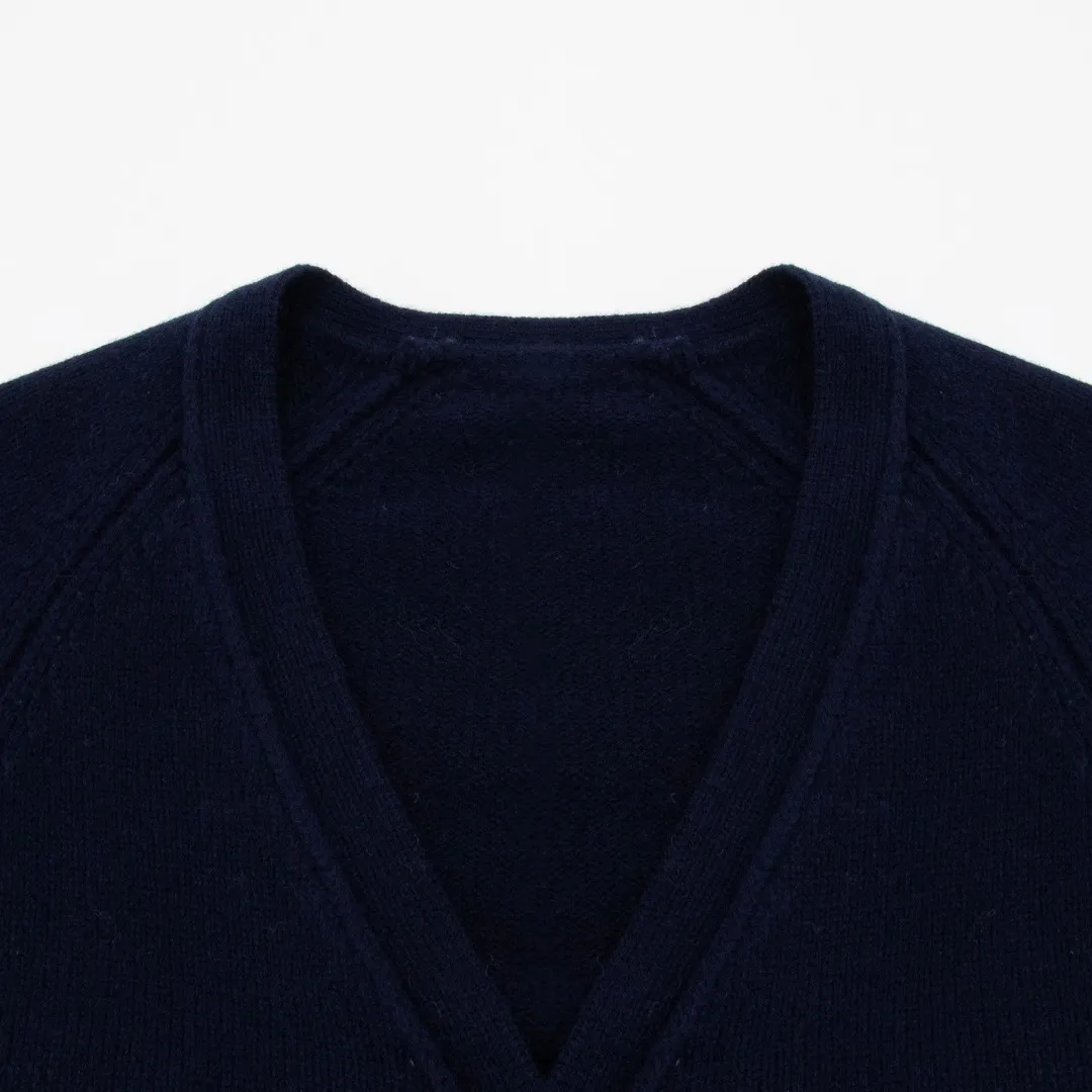 Neckline