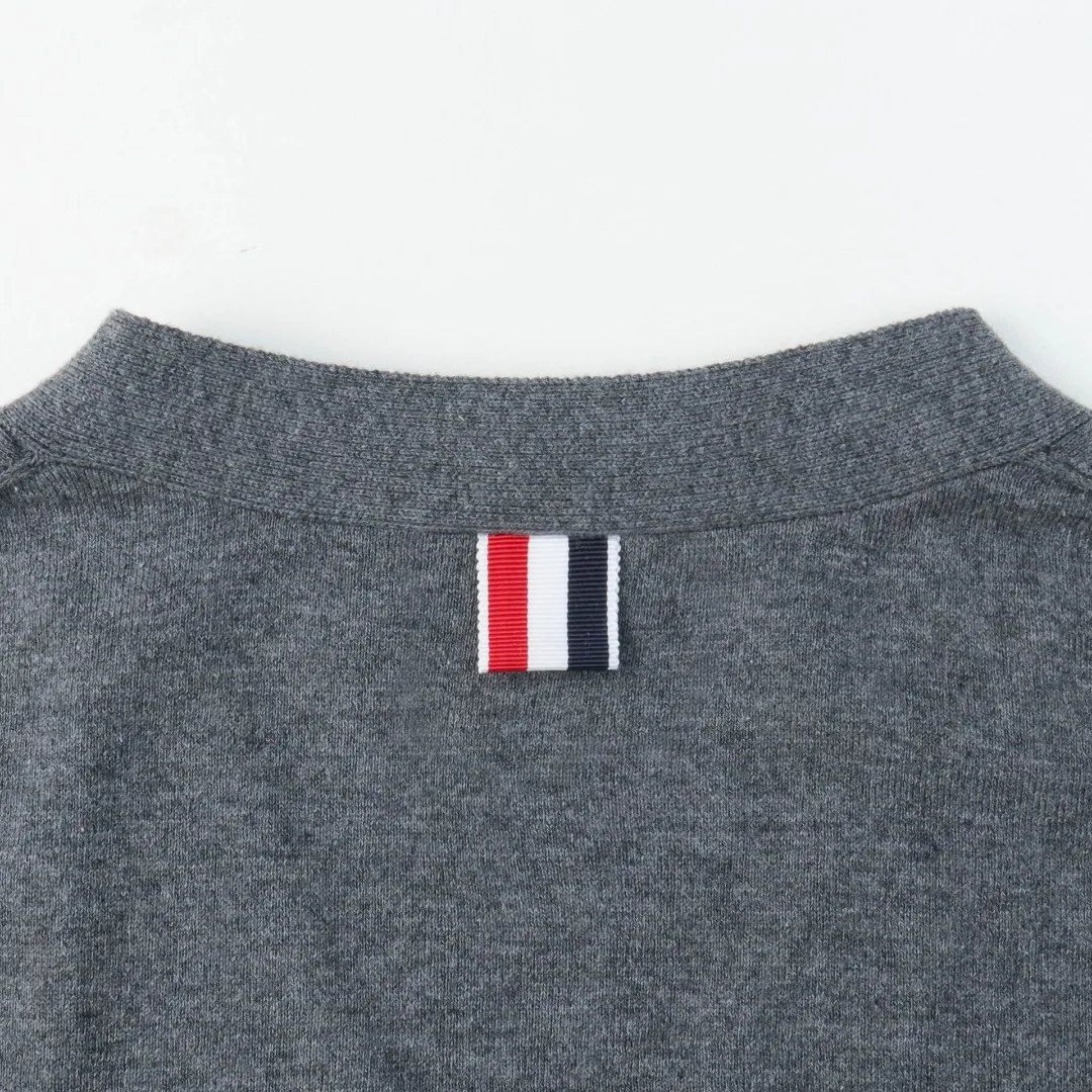 Crew Neck Details