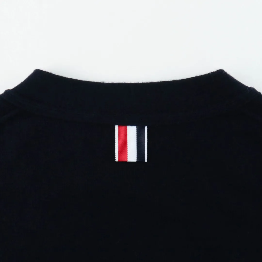 Crew Neck Details