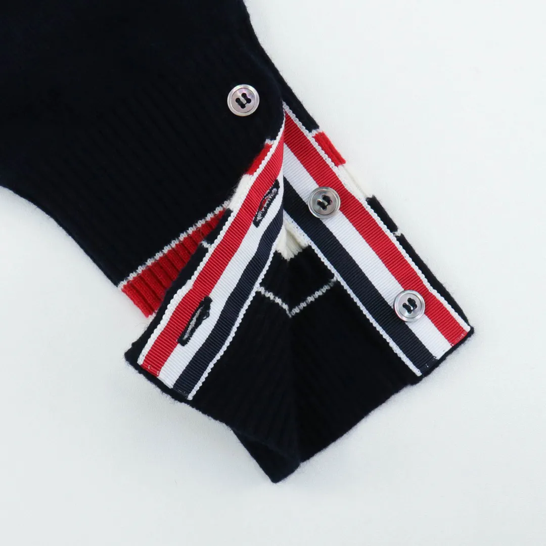 Tri Color Sleeve Cuff Details
