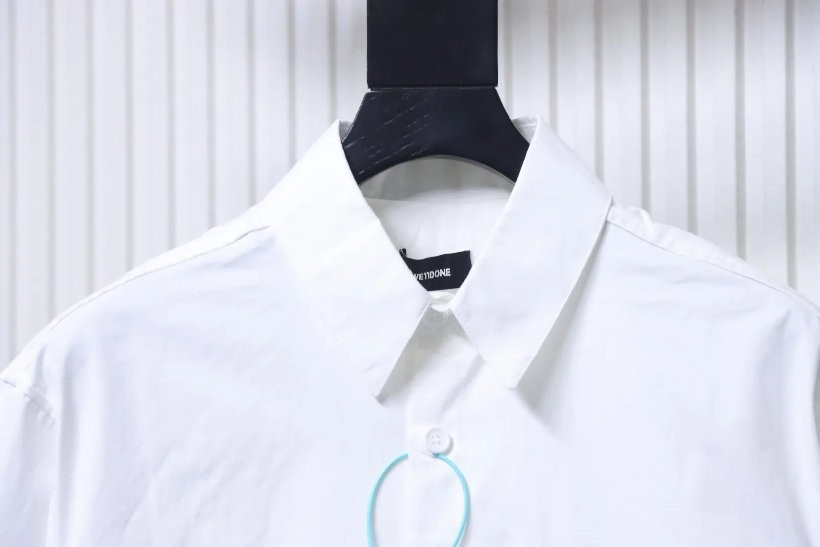 Neckline