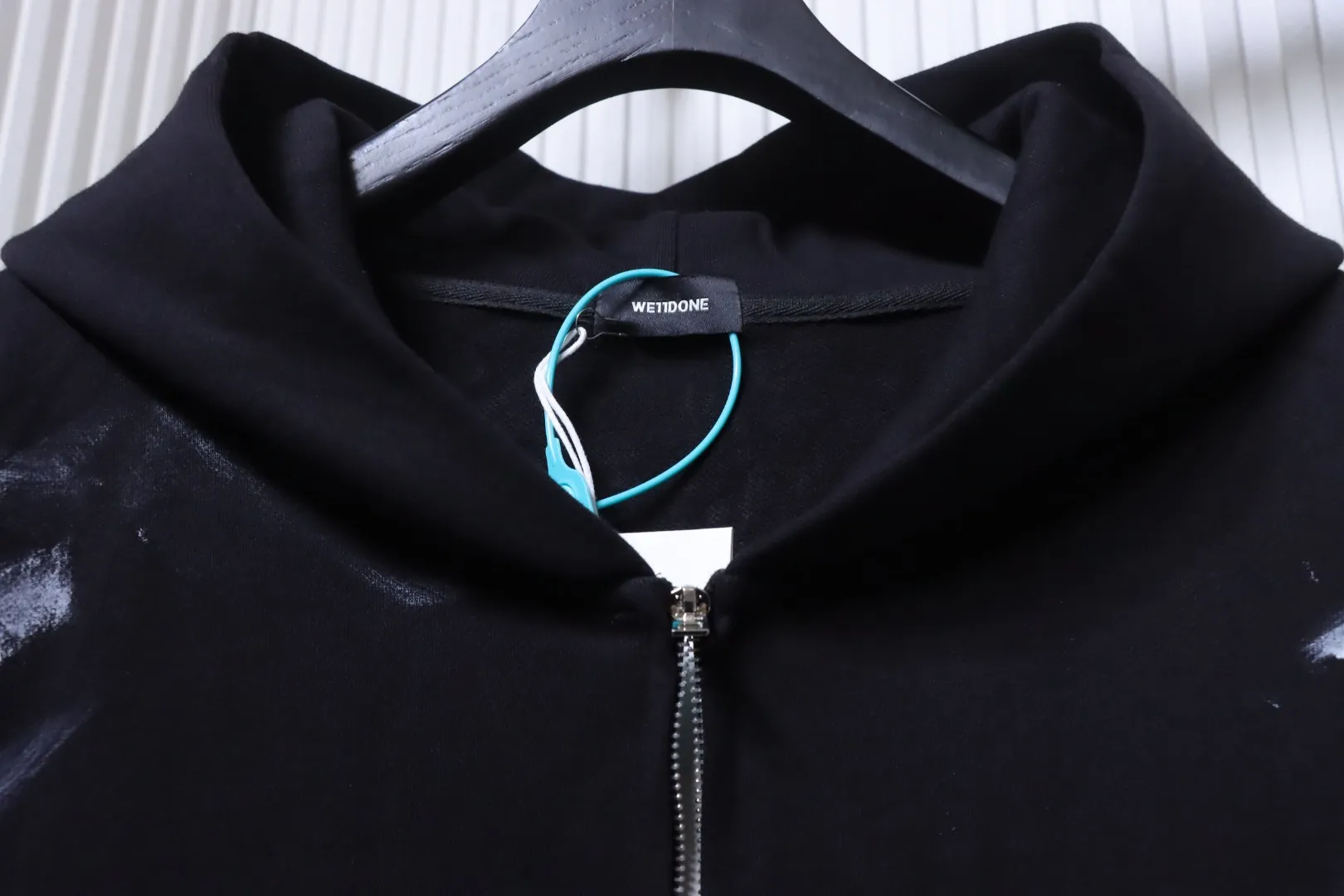 Neckline