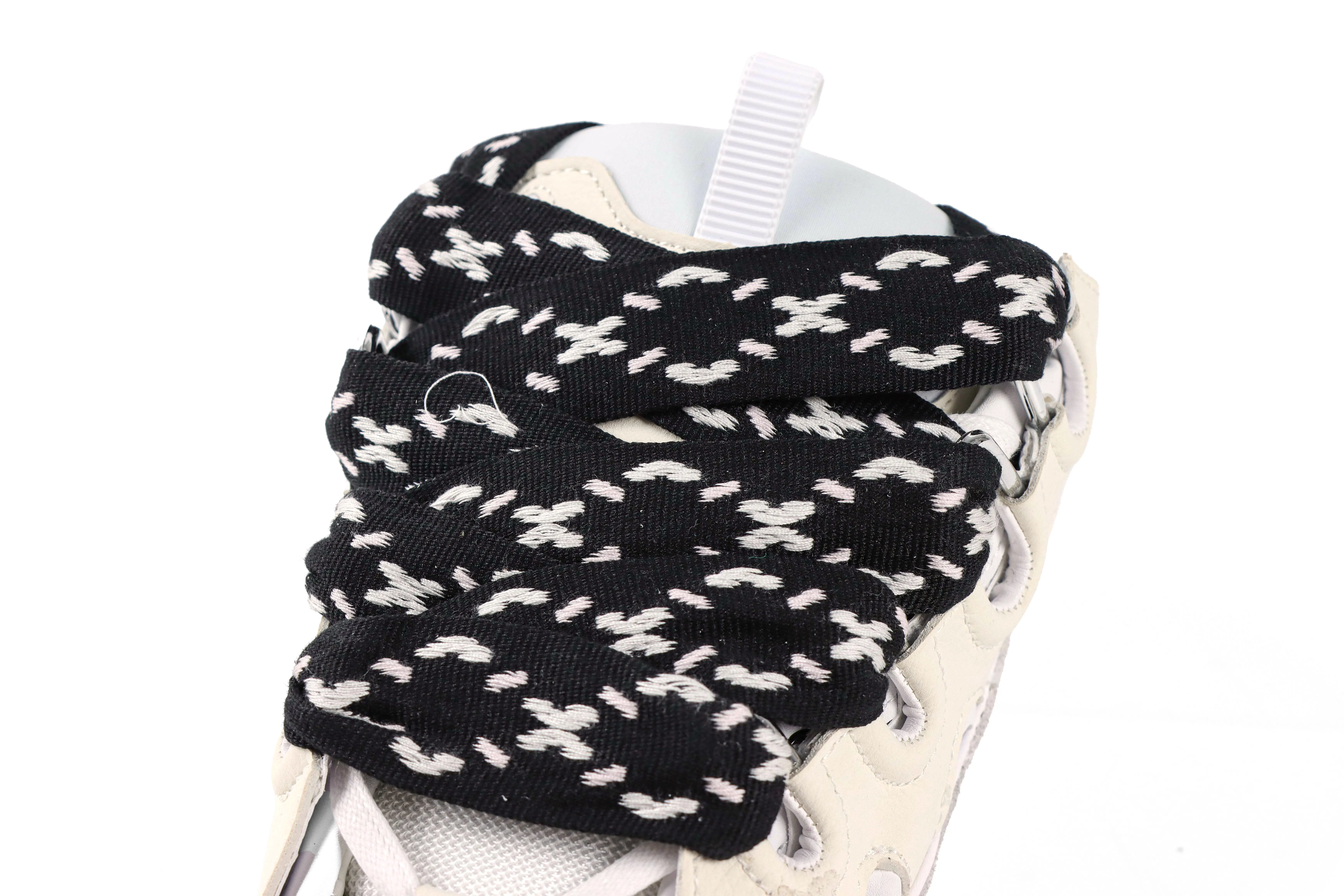 Shoelace Details