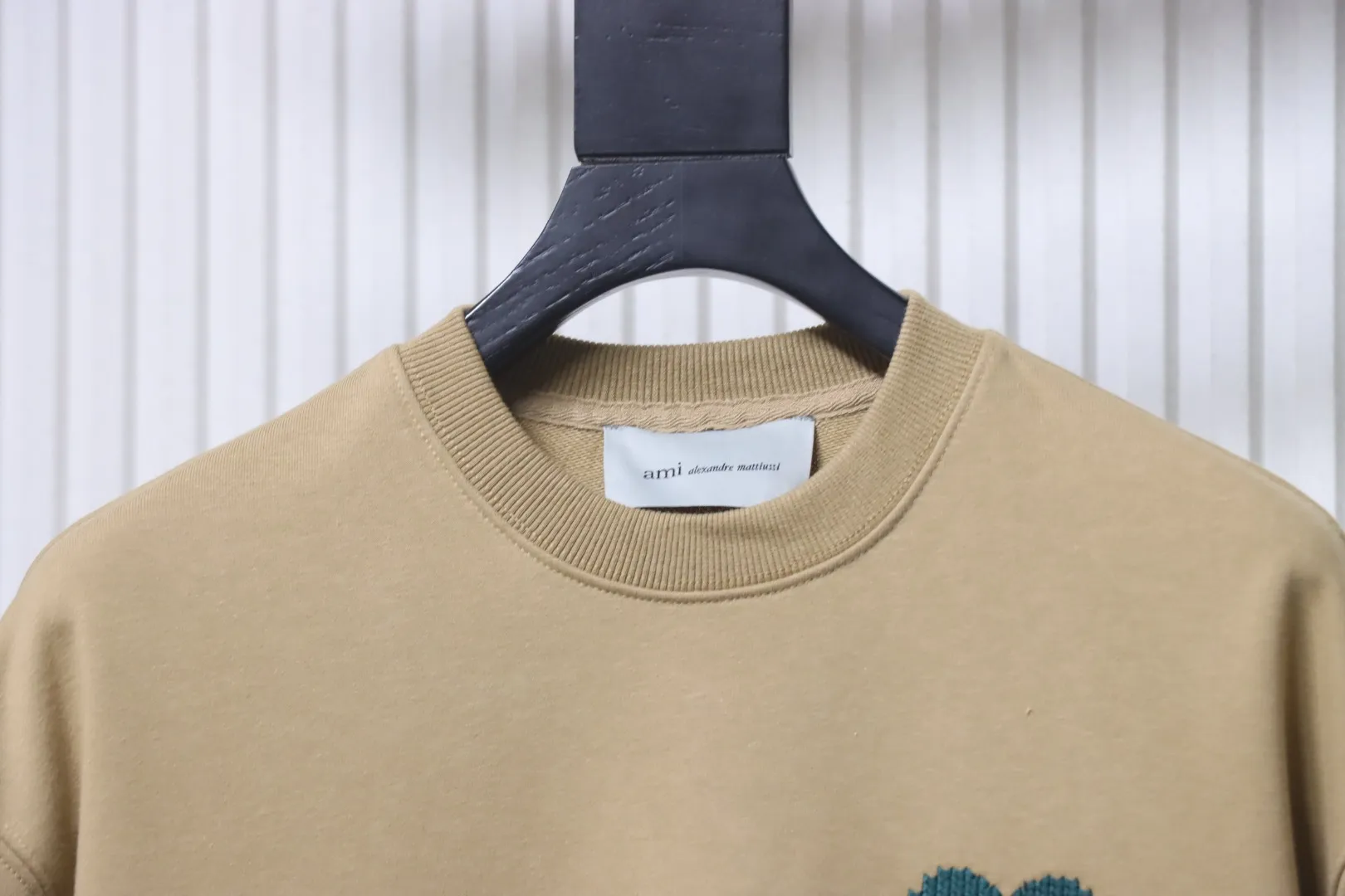 Neckline
