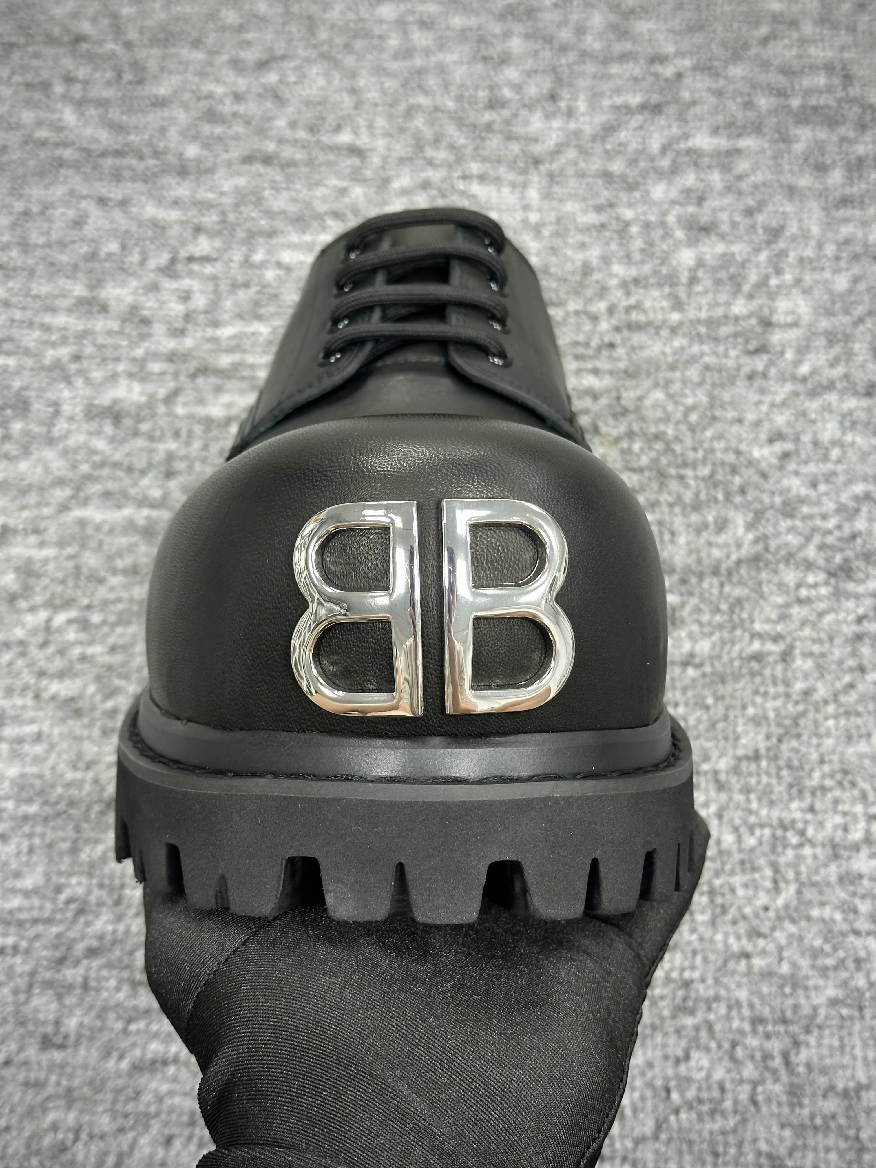 Double BB Logo Details in Toe