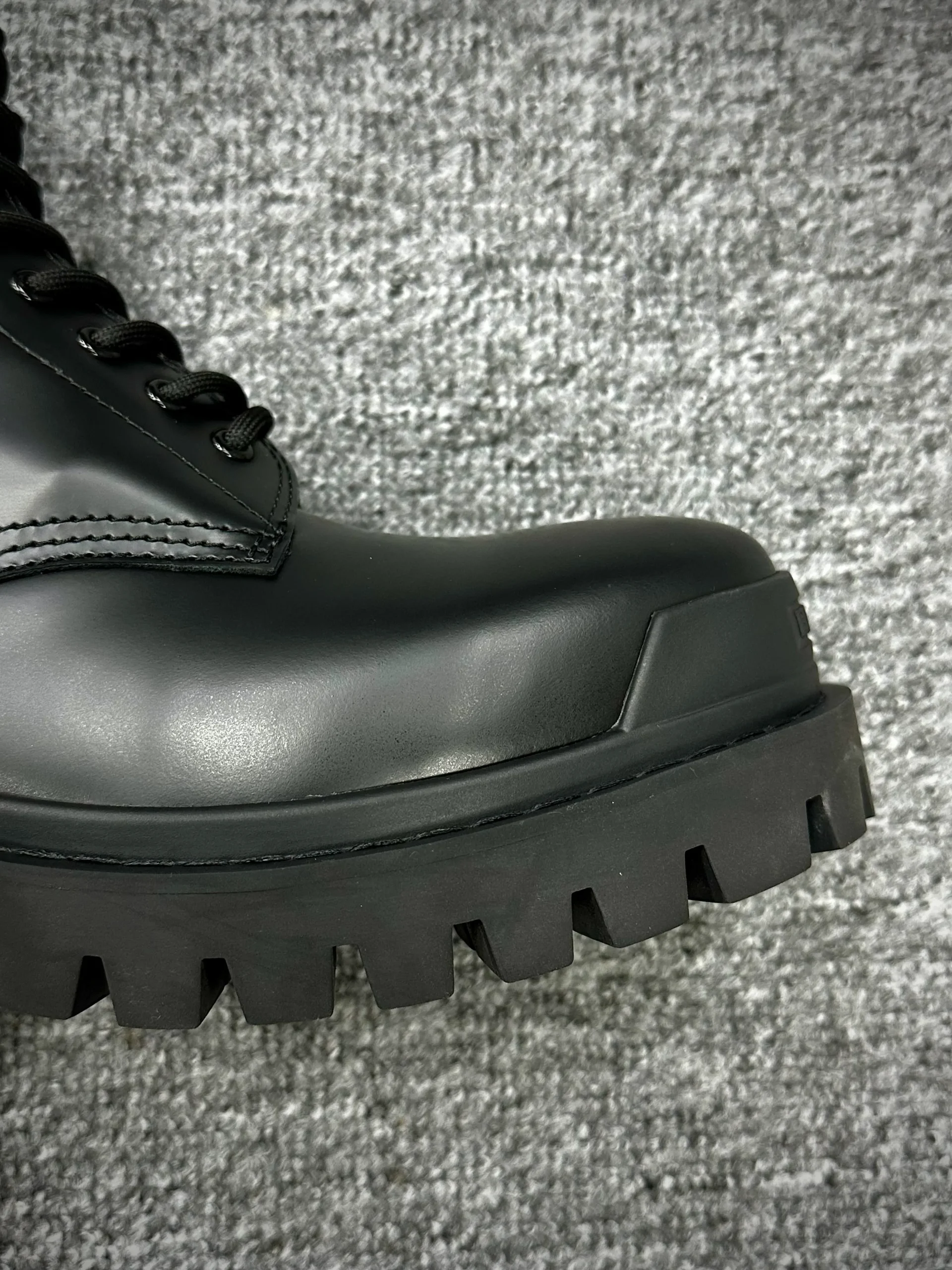 Front Toe Details