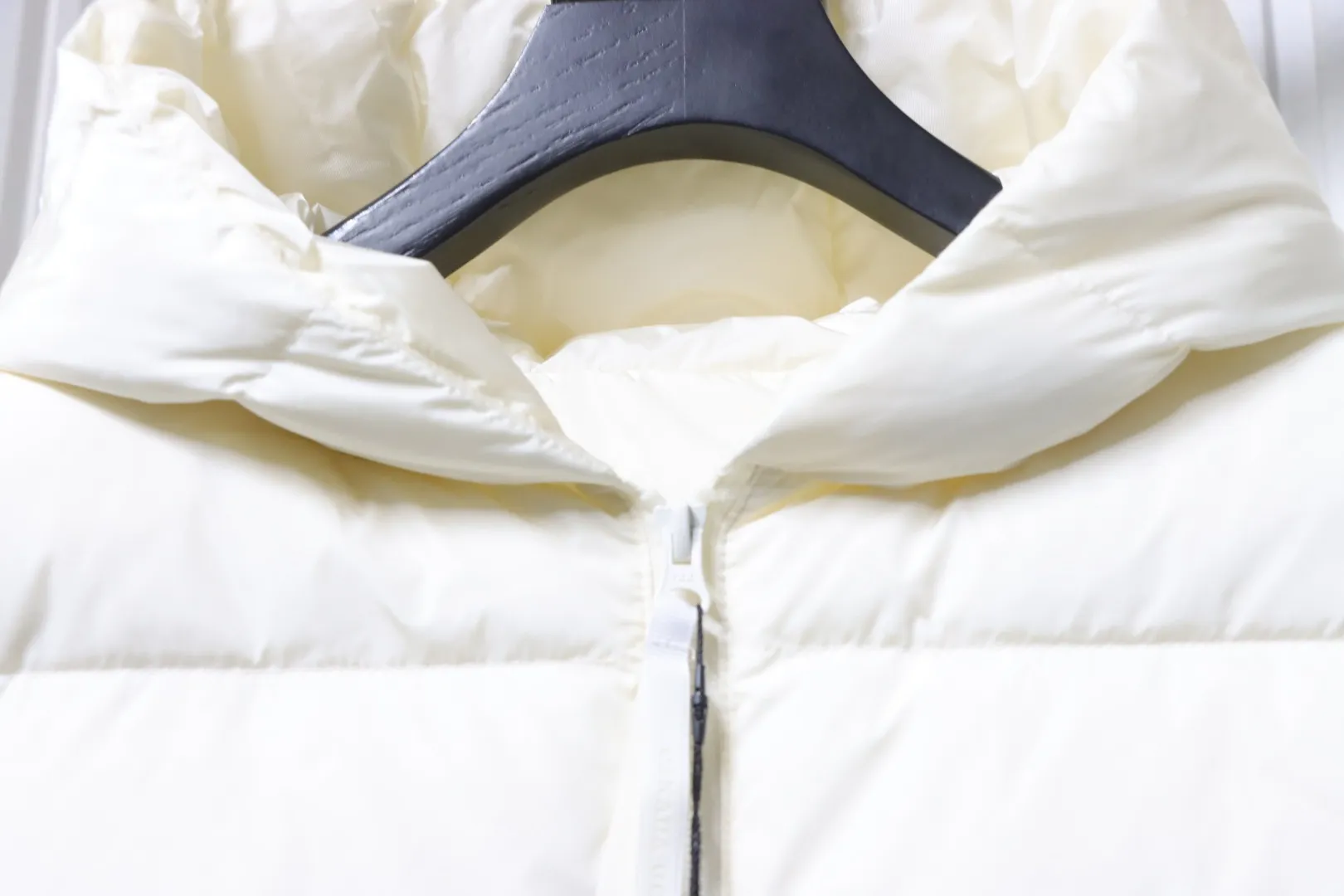 Neckline