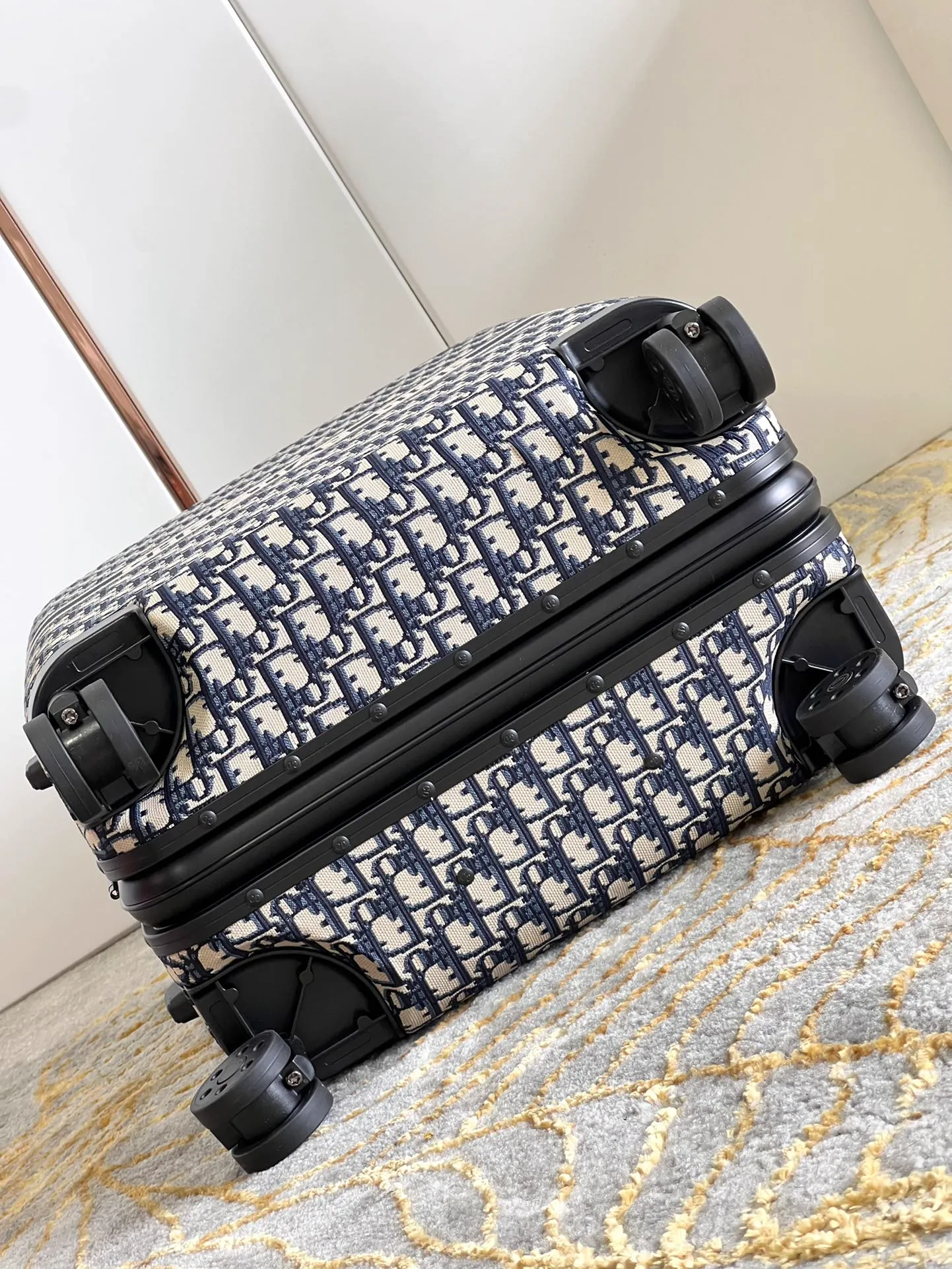 D301 Monogram Suitcase Spinner Wheels