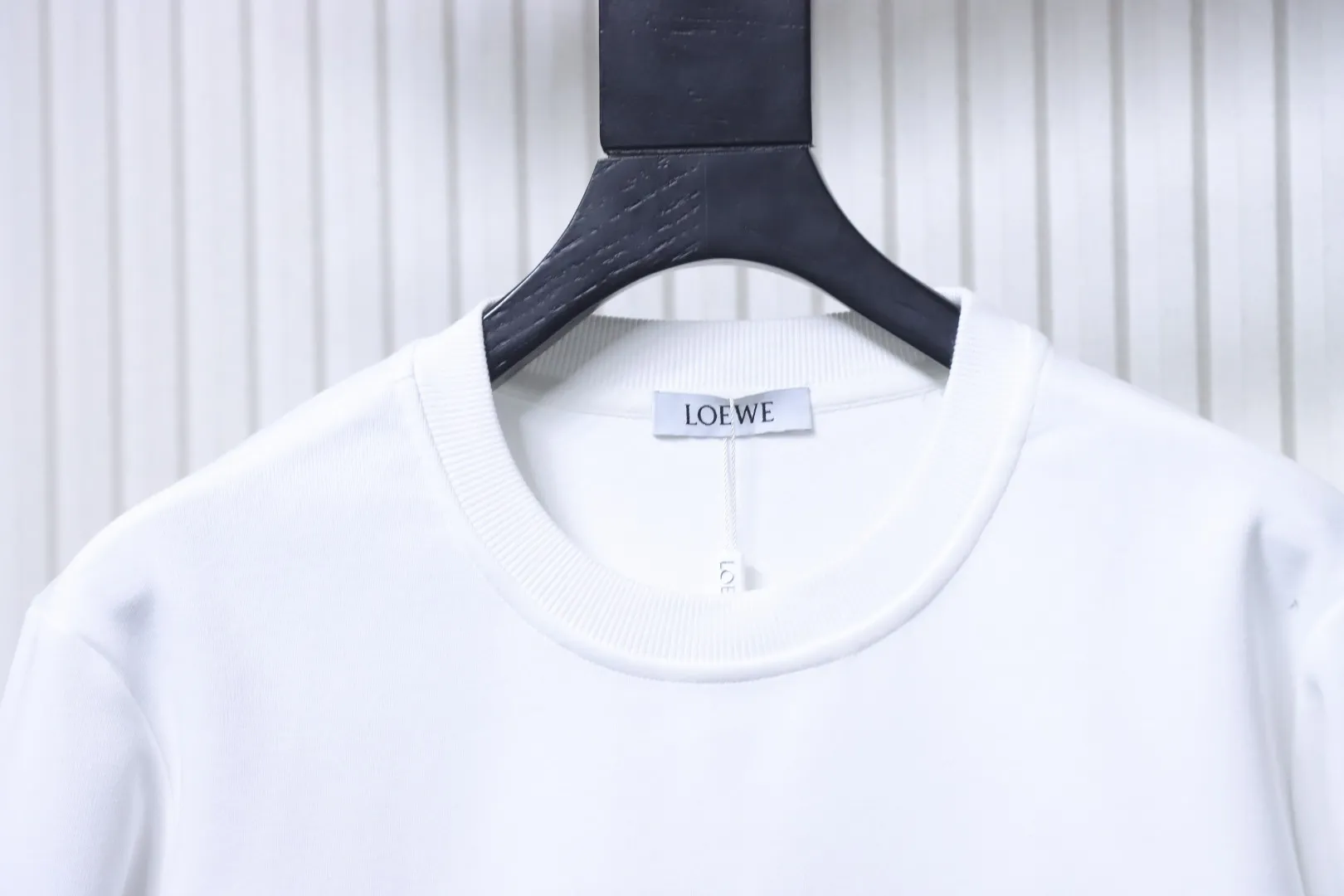 Neckline