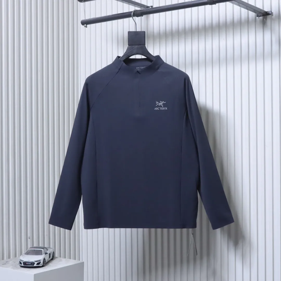 Front View Lightweight Quick-Dry Half-Zip Stand Collar Long Sleeve Shirt