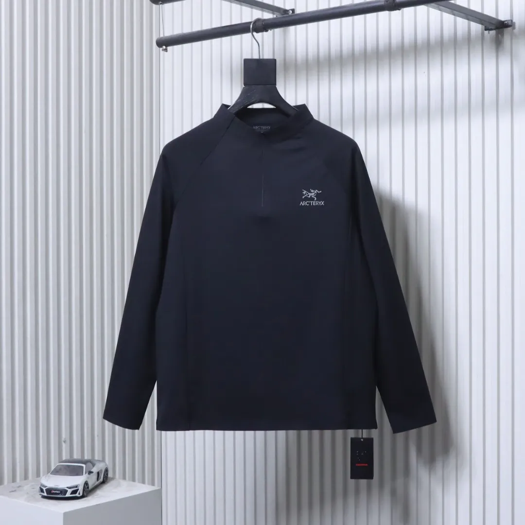 Front View Lightweight Quick-Dry Half-Zip Stand Collar Long Sleeve Shirt