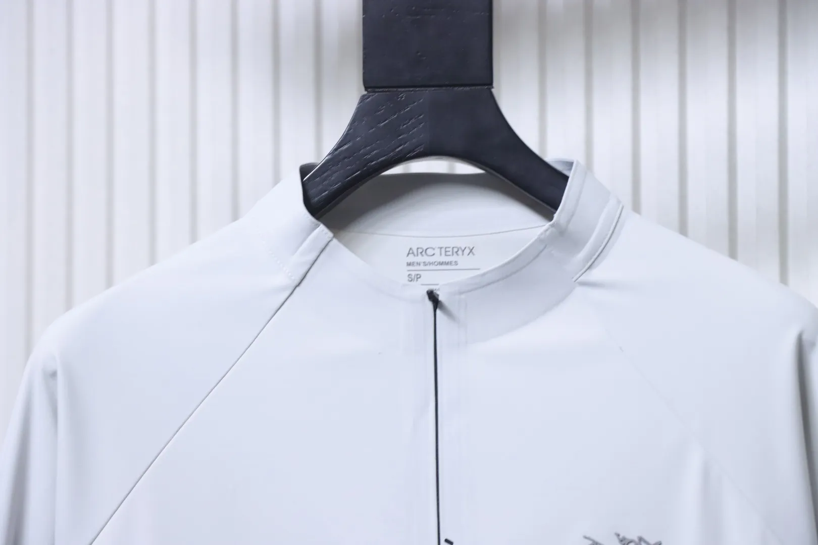 Neckline