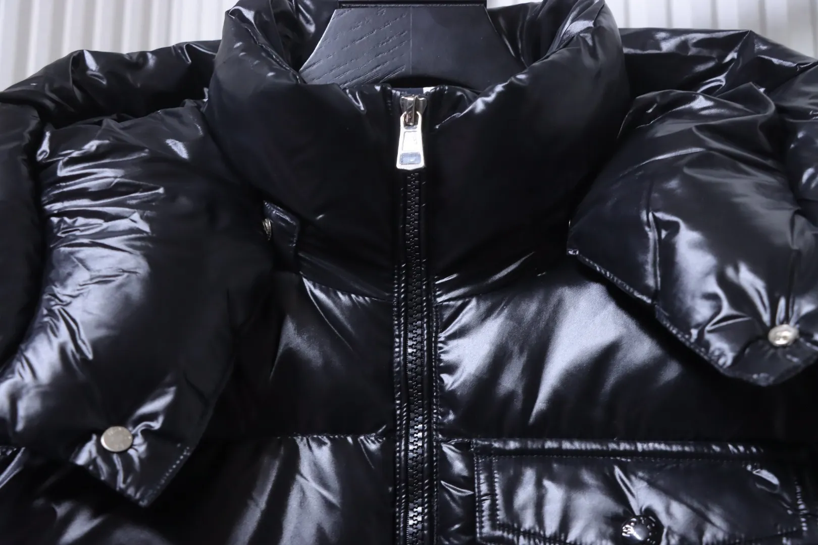 Collar Details