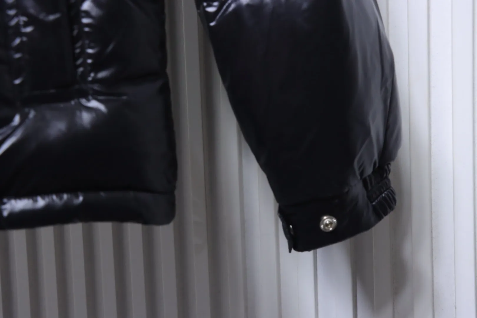 Sleeve Cuff and Bottom Hem Details