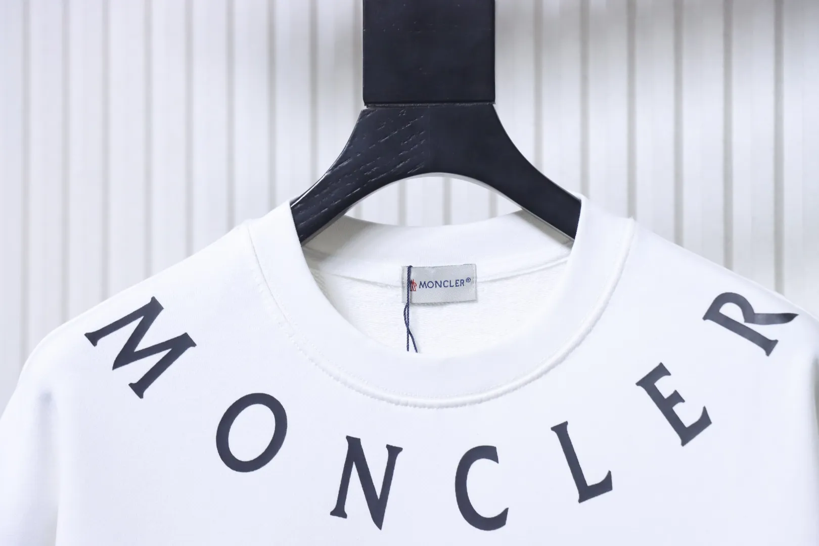 Neckline