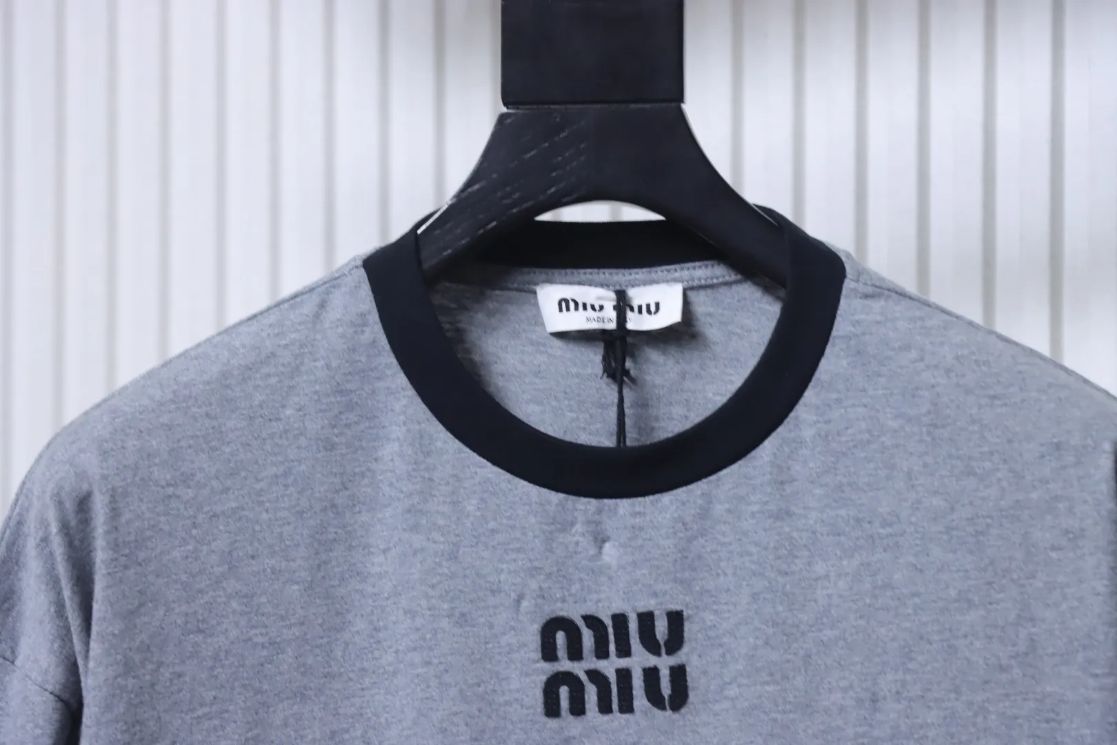 Neckline