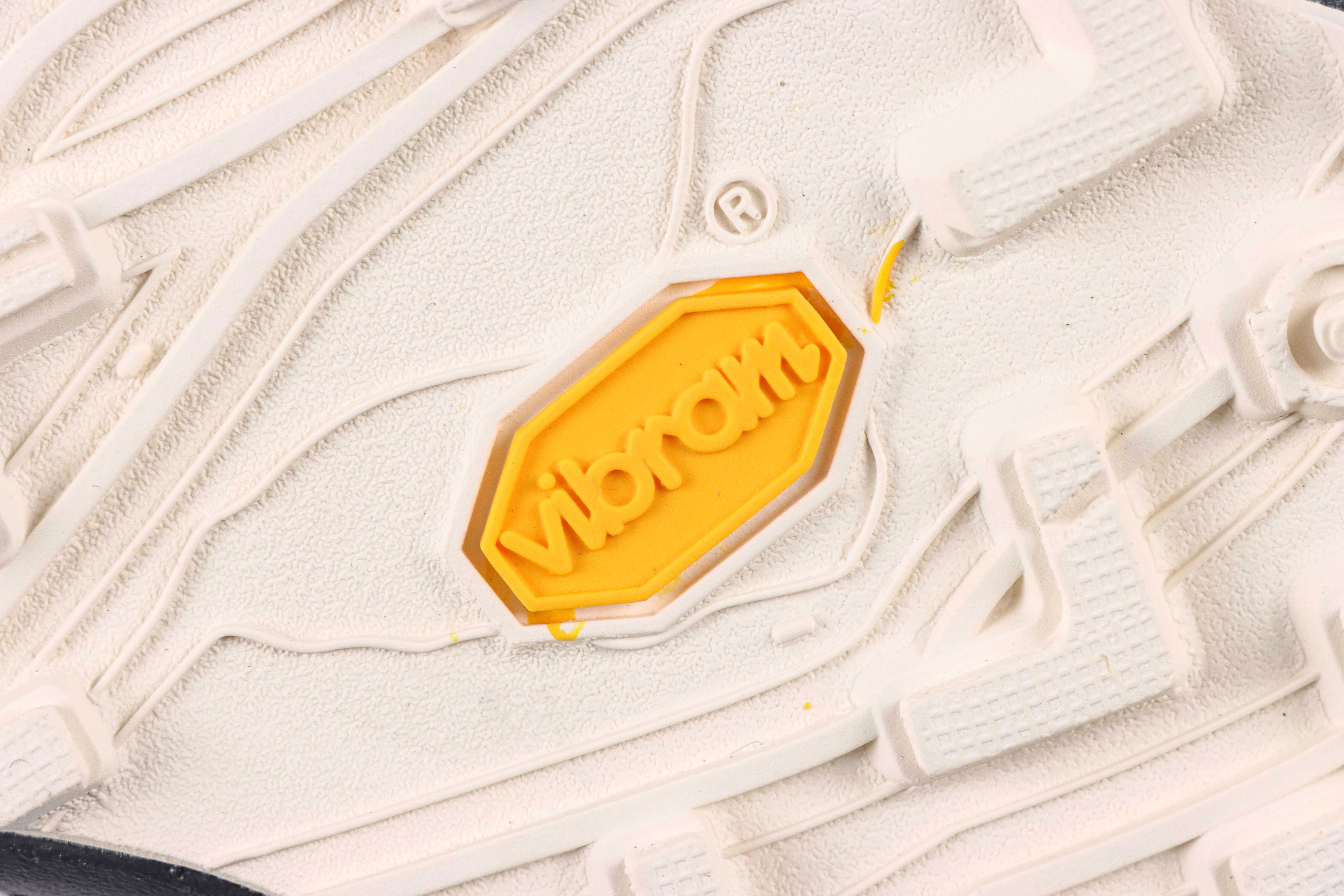 Bottom Outsole Logo Details