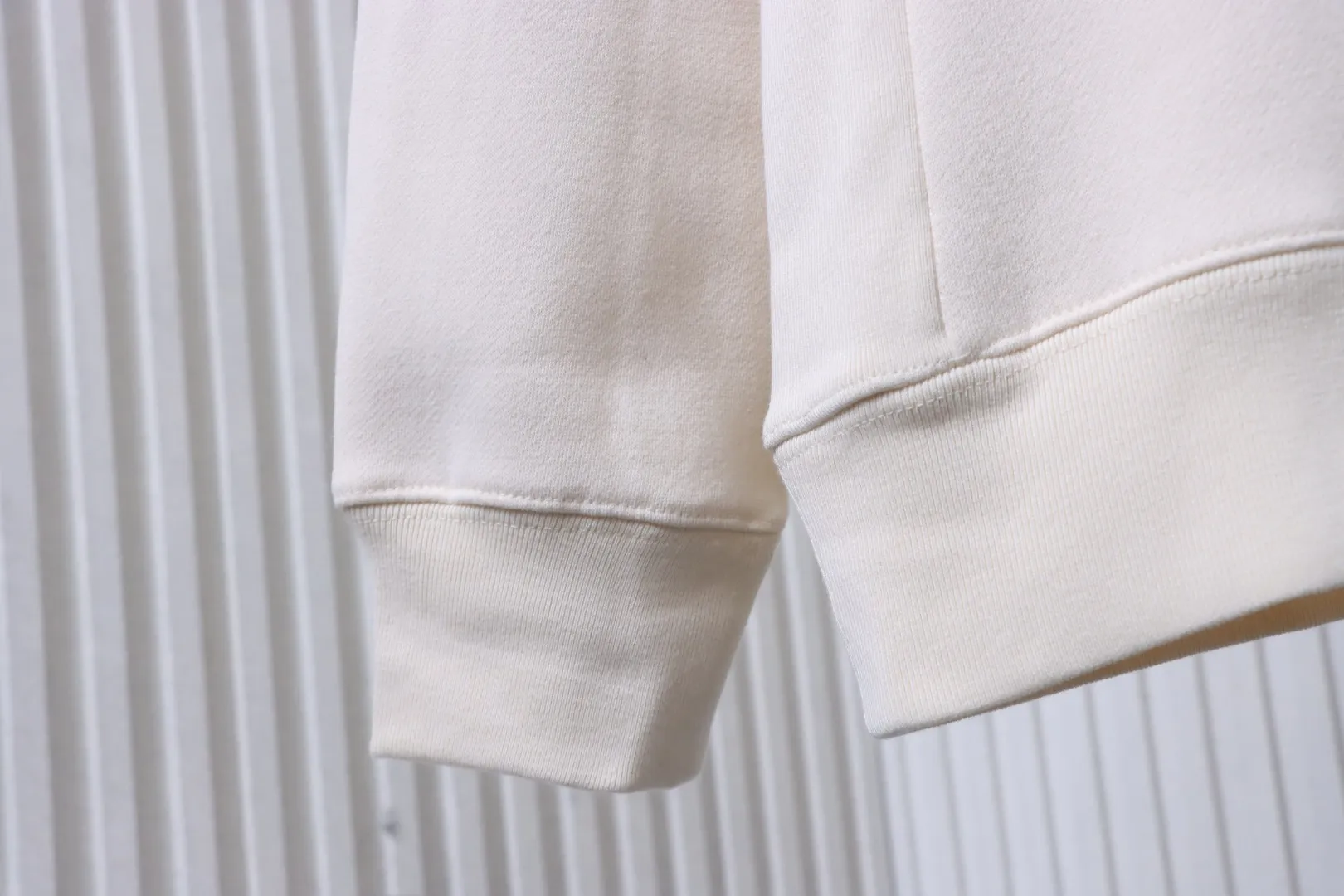 Sleeve Cuff and Bottom Hem Details