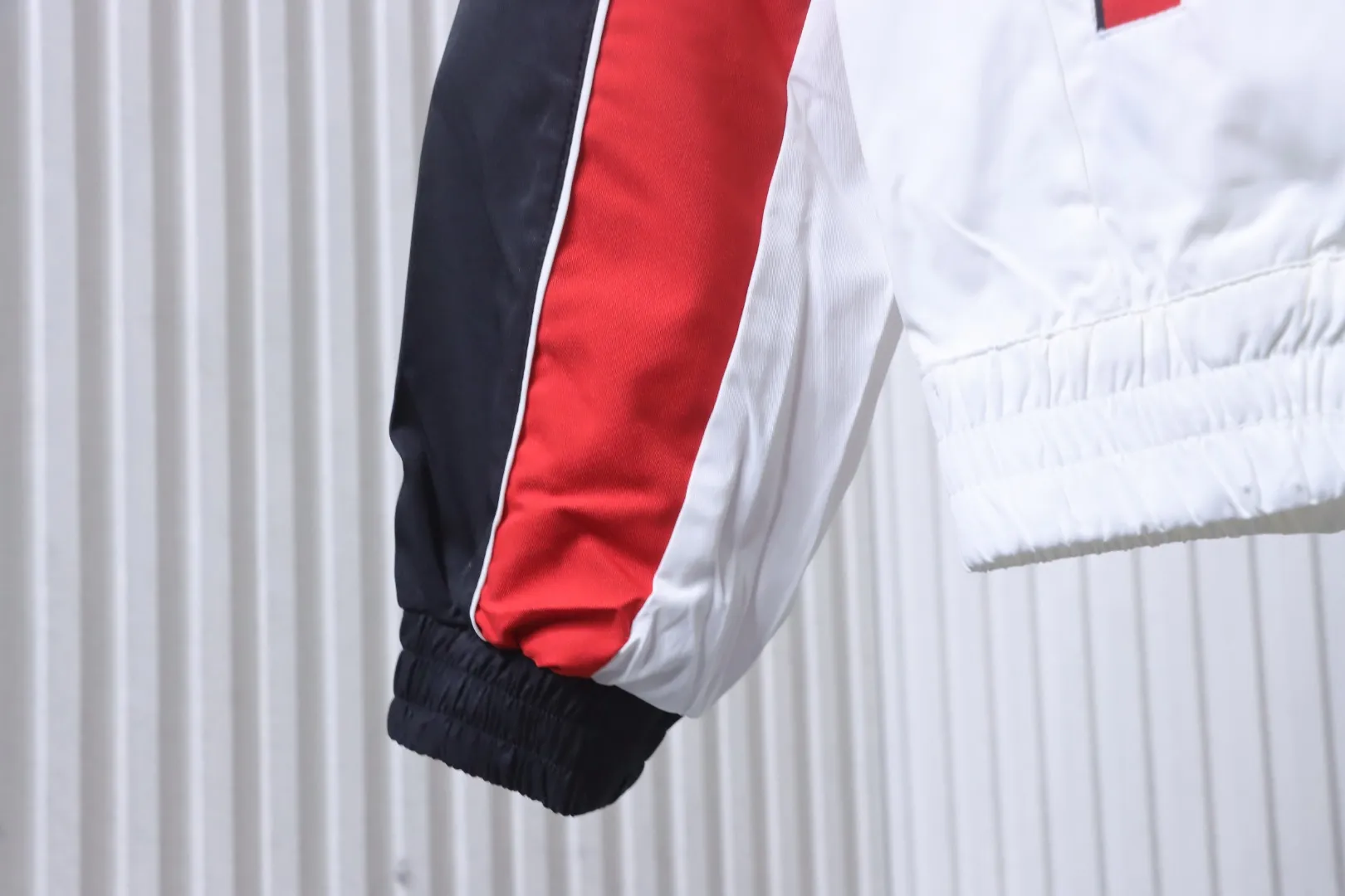 Sleeve Cuff and Bottom Hem Details