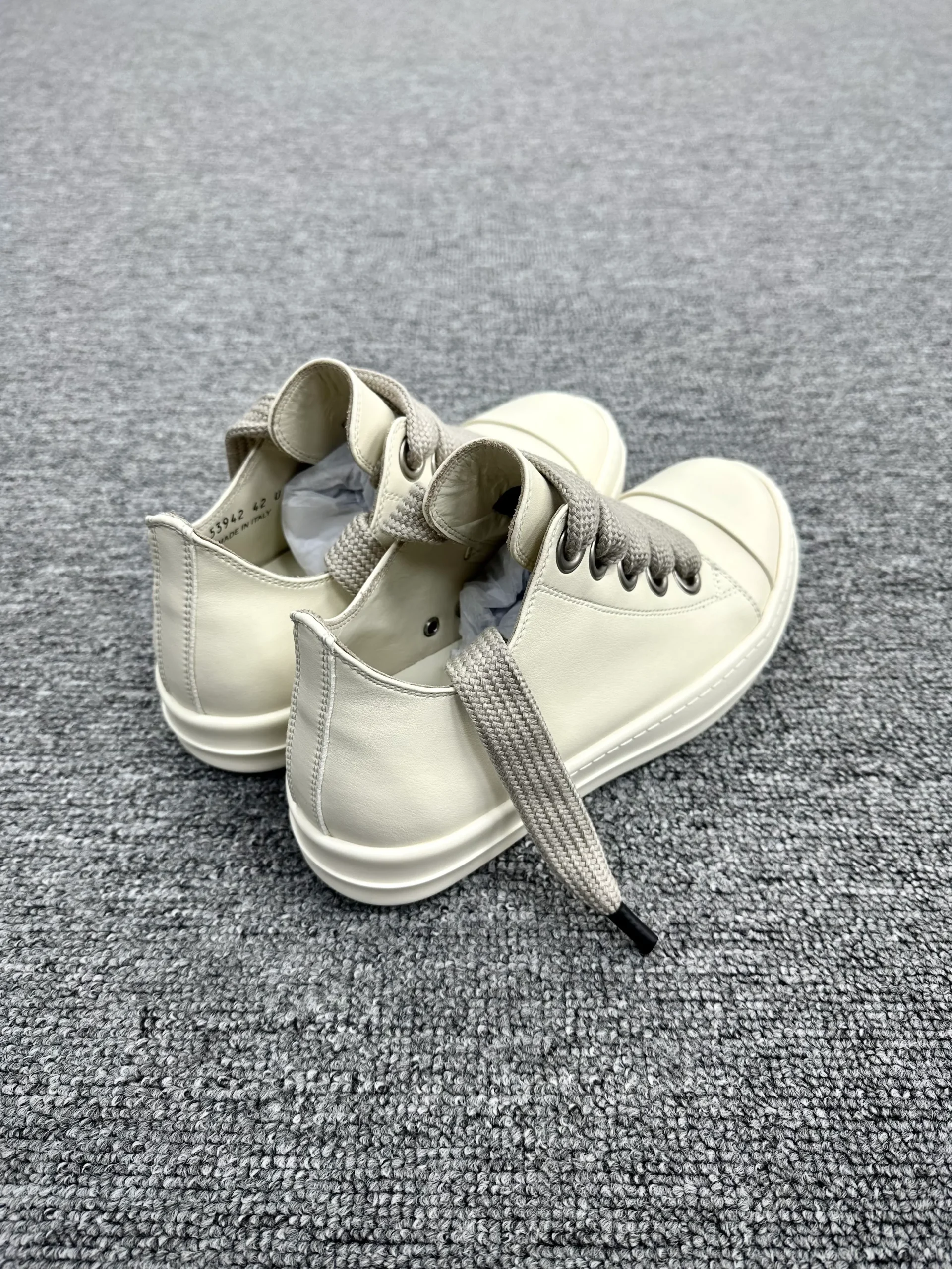R 0wens Jumbo Lace Low Dinge Beige Gray Leather Sneakers Pair Angeled View
