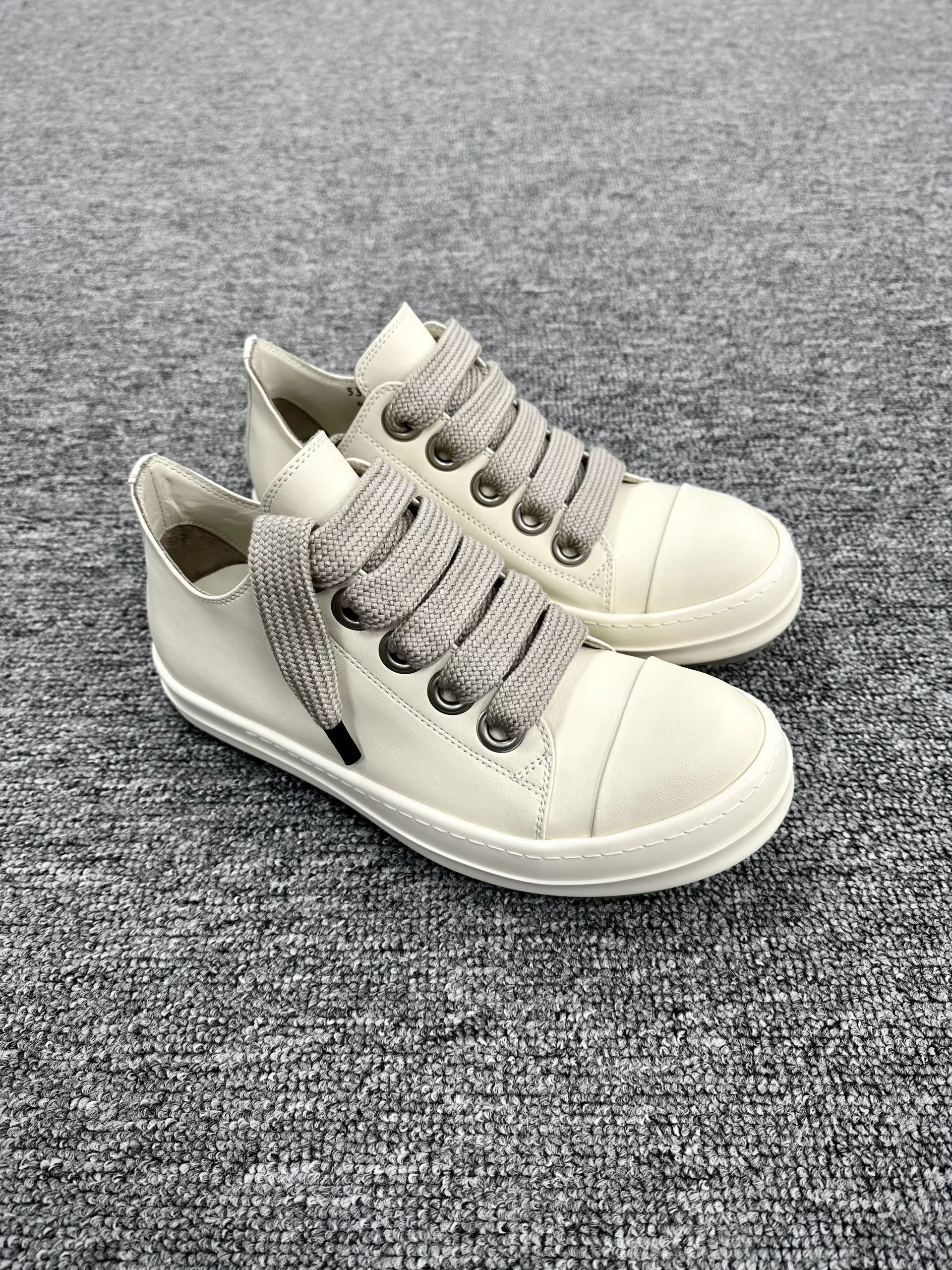 R 0wens Jumbo Lace Low Dinge Beige Gray Leather Sneakers Angeled View