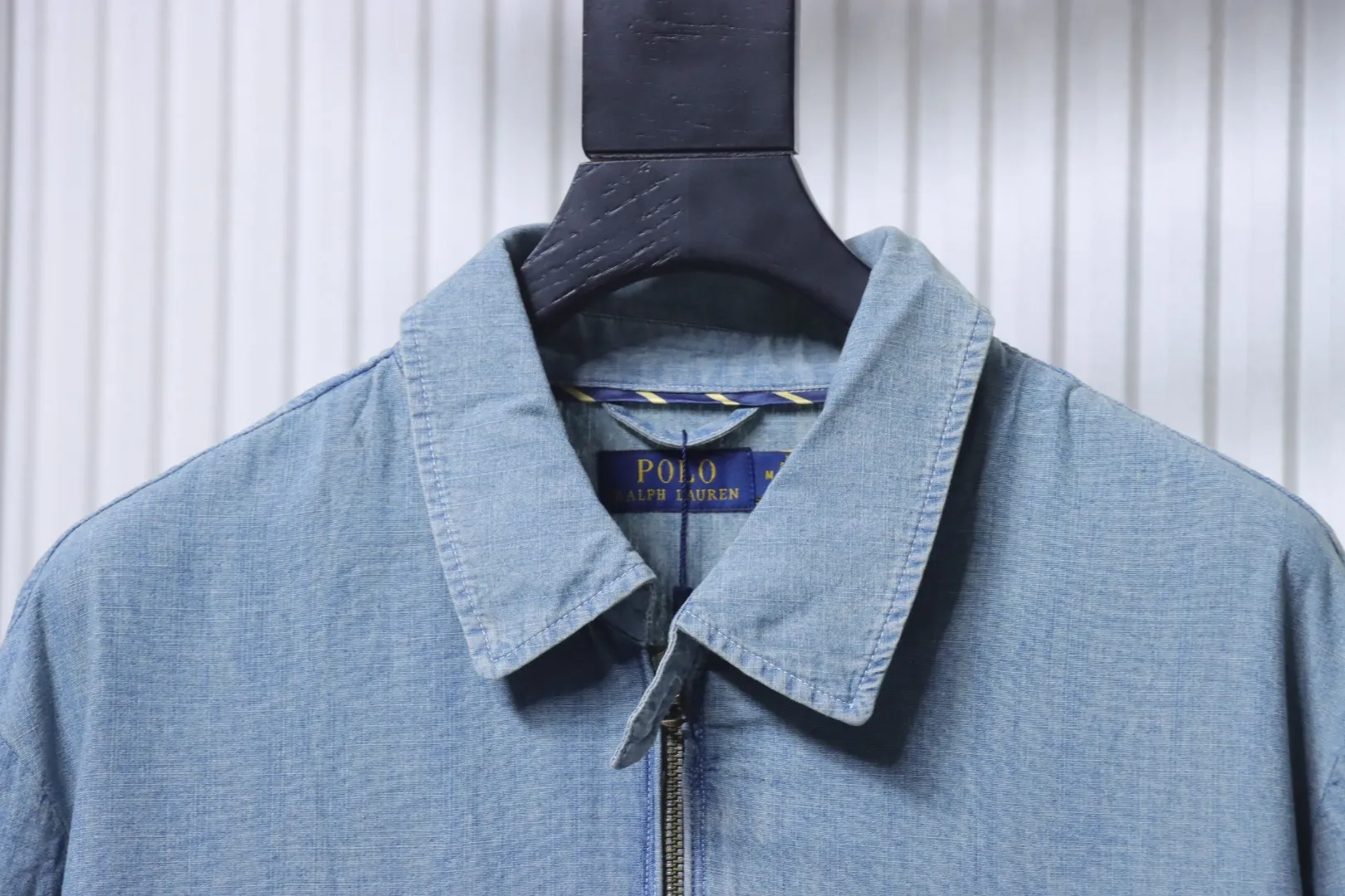 Neckline