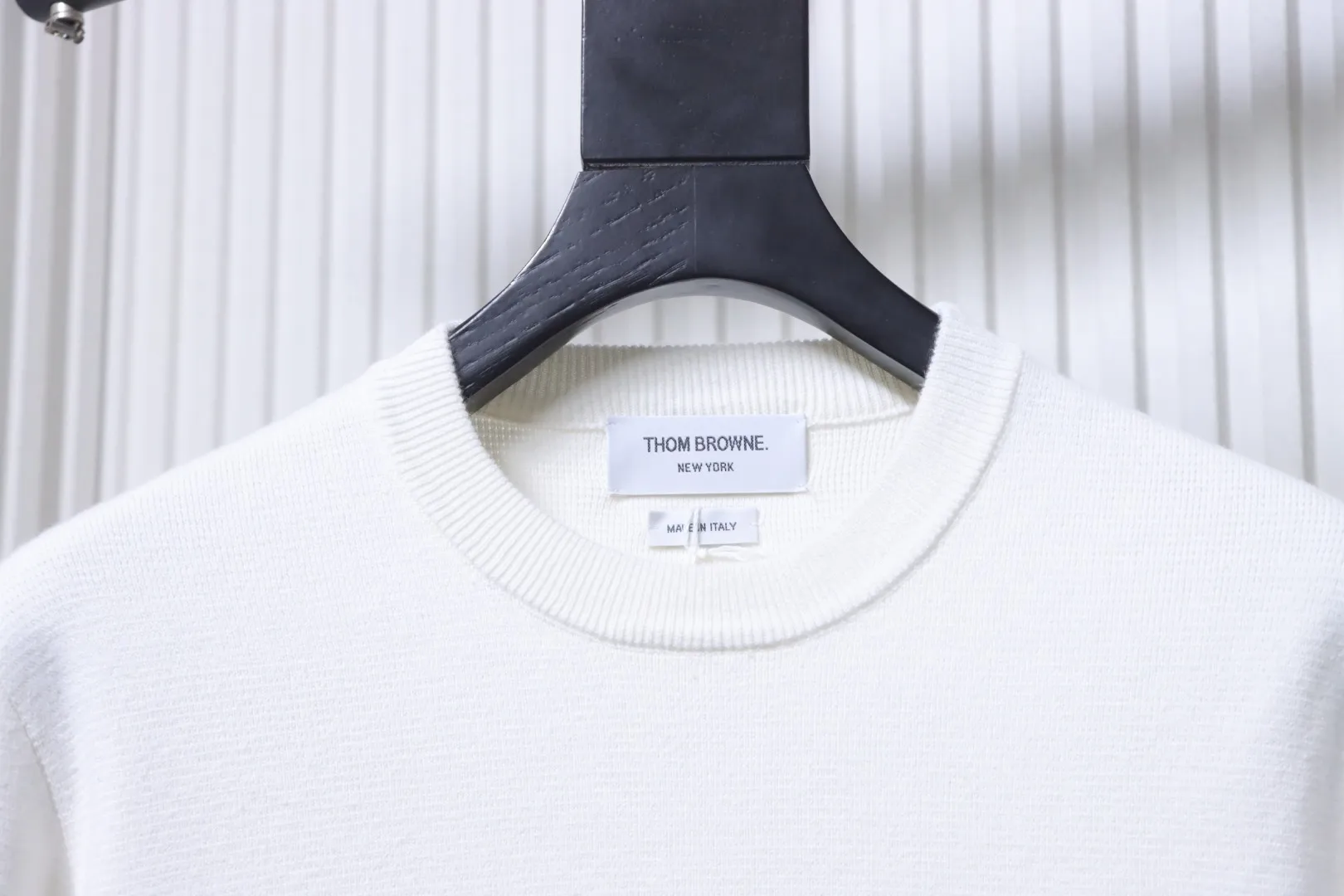 Neckline