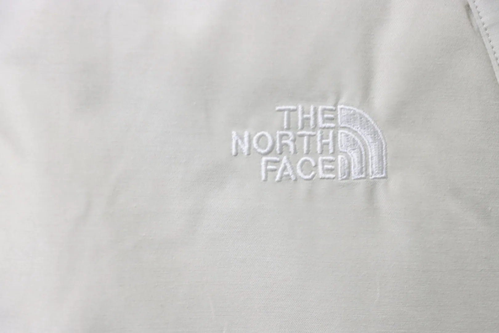 Logo Embroided Details