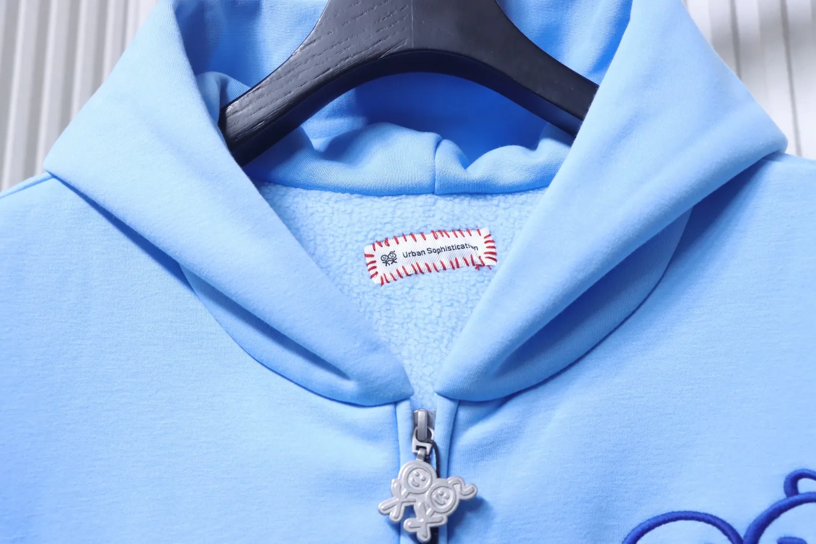Neckline