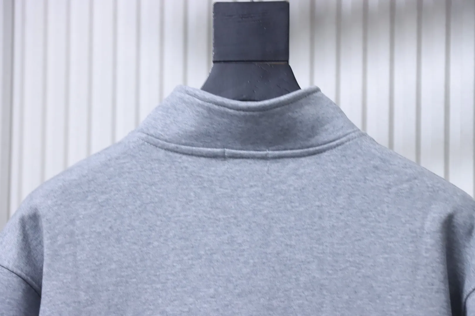Crew Neck Details