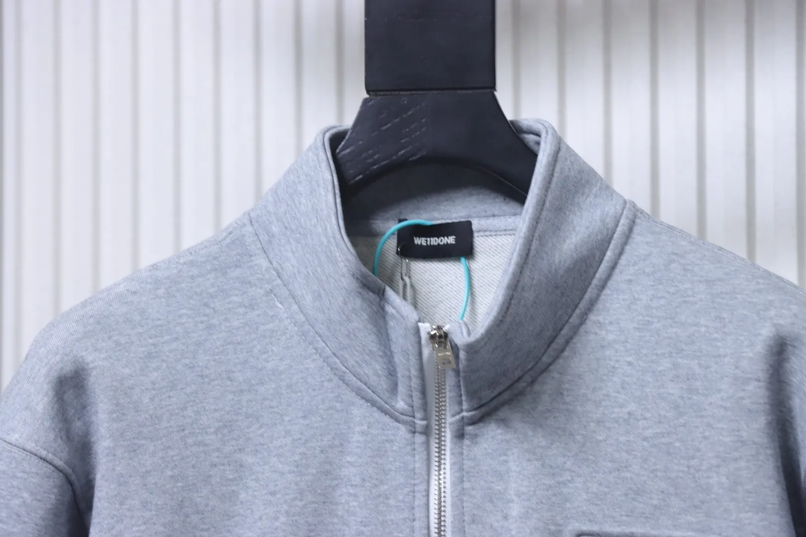 Collar Details